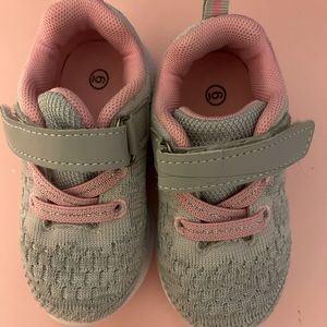 Toddler cool and comfortable athletic sneakers